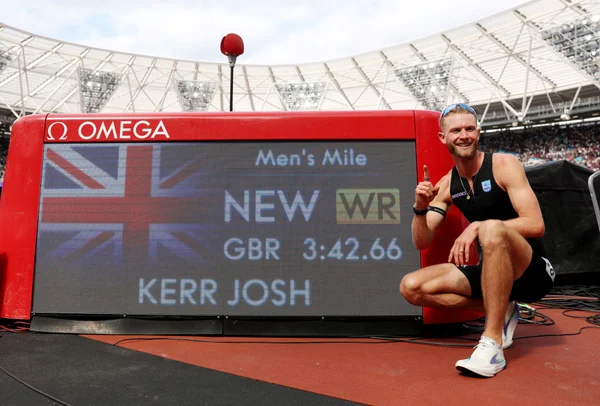 Imagem do meio-fundista Josh Kerr ao bater o recorde mundial de uma milha - Metrópoles