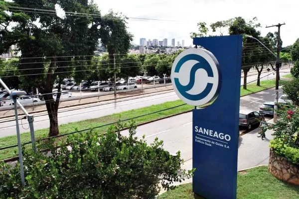 Imagem colorida do prédio da Saneago - Metrópoles