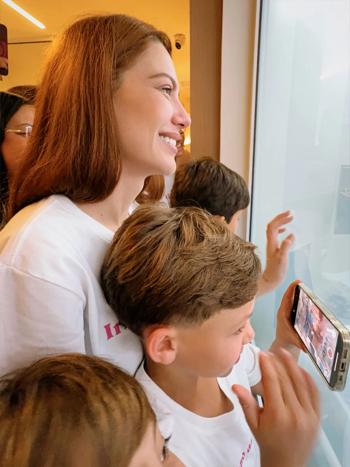 Sarah Poncio acompanhou o parto de Simone Poncio com os filhos Sarah Poncio acompanhou o parto de Simone Poncio com os filhos