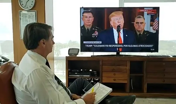 Após assistir a pronunciamento de Trump, Bolsonaro vira meme