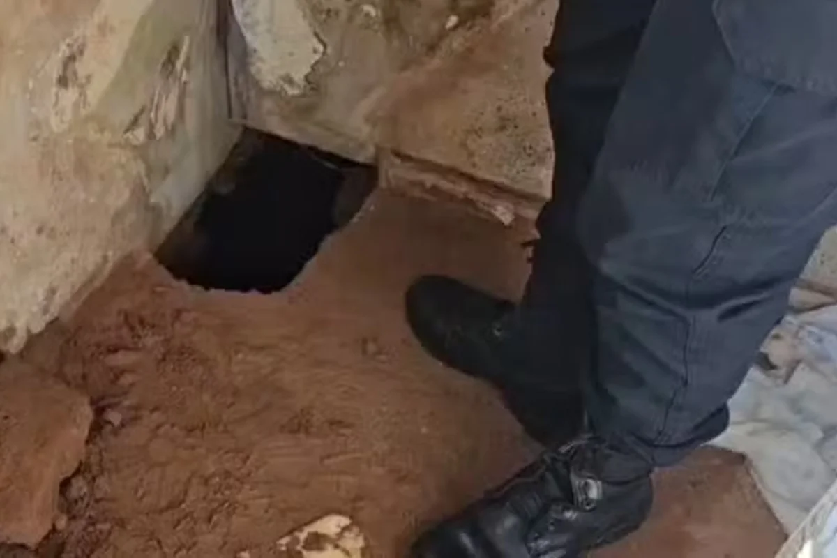 RN: 11 presos fogem de presídio após abrir túnel por vaso sanitário - imagem 2 RN: 11 presos fogem de presídio após abrir túnel por vaso sanitário - imagem 2
