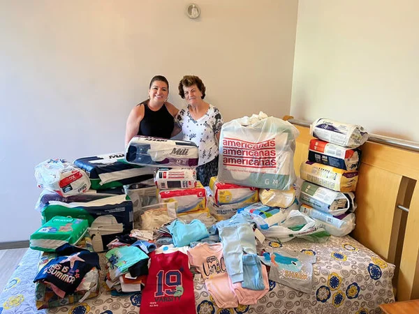 Casal celebra bodas com doação