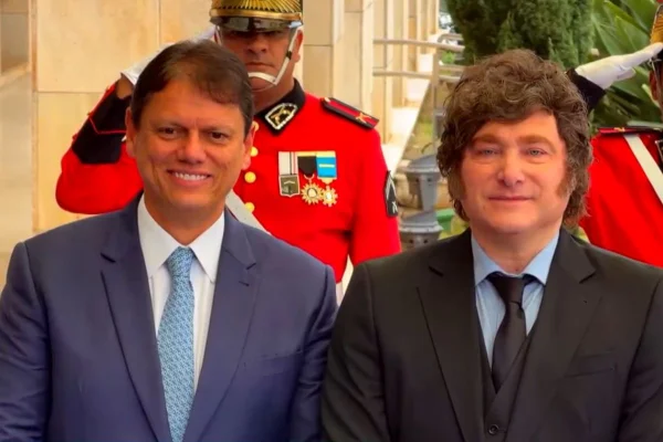 Imagem colorida mostra Tarcísio de Freitas e Javier Milei em reunião em SP