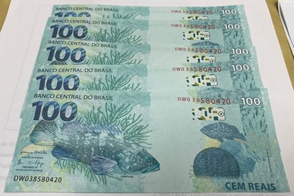 Jovem de 18 anos é preso com R$ 1 mil em notas falsas no DF