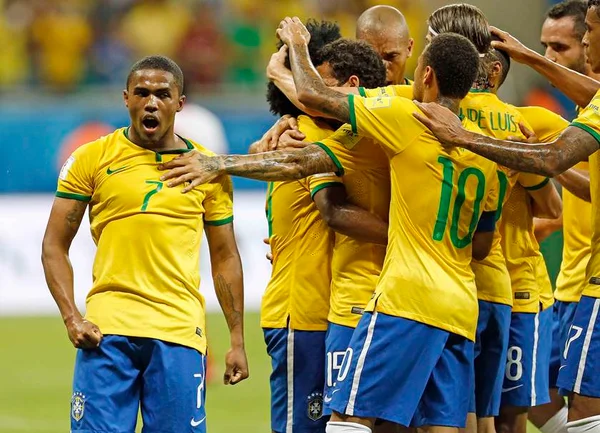Brasil goleia Peru, mas volta a não convencer