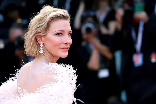 Confira quem foram as celebridades mais bem vestidas em 2018