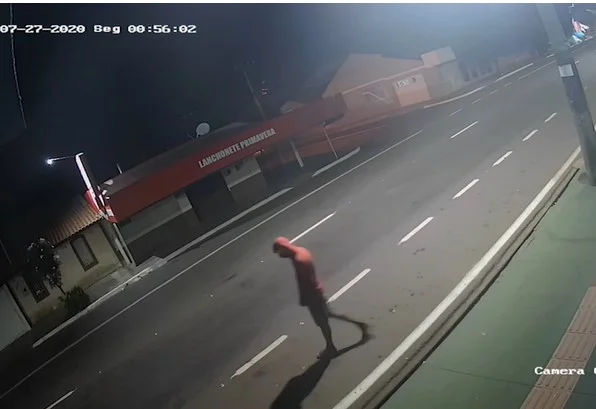 Vídeo: ladrão destemido invade três vezes seguidas o mesmo restaurante