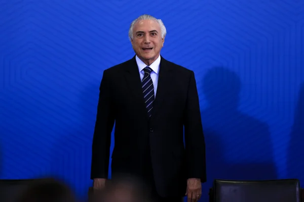 Temer recompõe apoio para barrar denúncia na Câmara