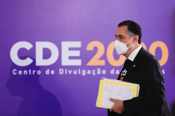 Primeira coletiva da do centro divulgação das eleições CDE. Telão montado em frente ao TSE.