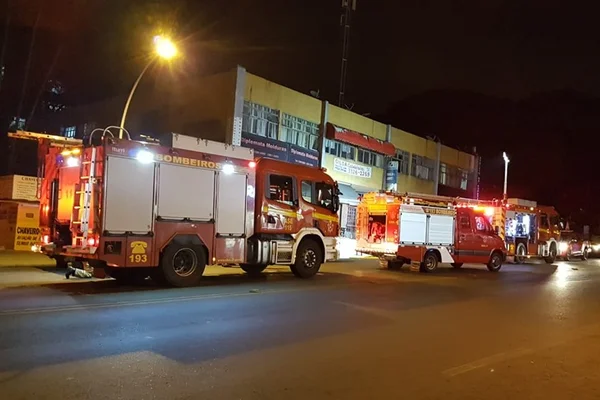 Incêndio em padaria na Asa Norte assusta moradores