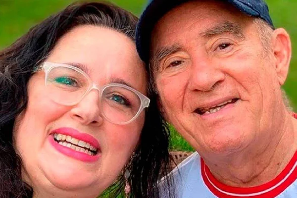 Foto colorida de Lílian e Renato Aragão - Metrópoles