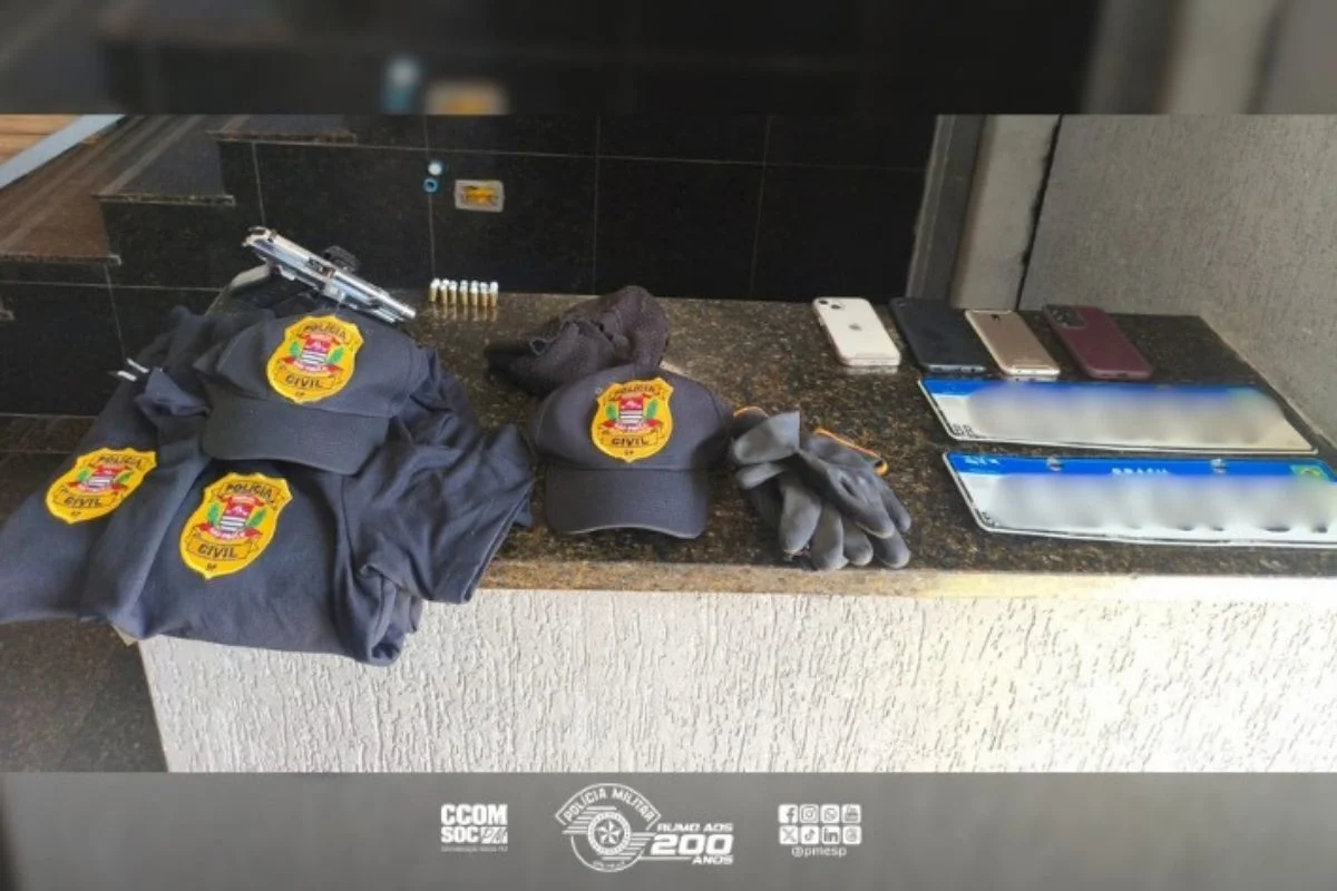 Criminosos planejavam usar uniformes da Polícia Civil para praticar crimes Criminosos planejavam usar uniformes da Polícia Civil para praticar crimes