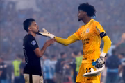 Hugo Souza e Bidu, jogadores do Corinthians. Hugo Souza e Bidu, jogadores do Corinthians.