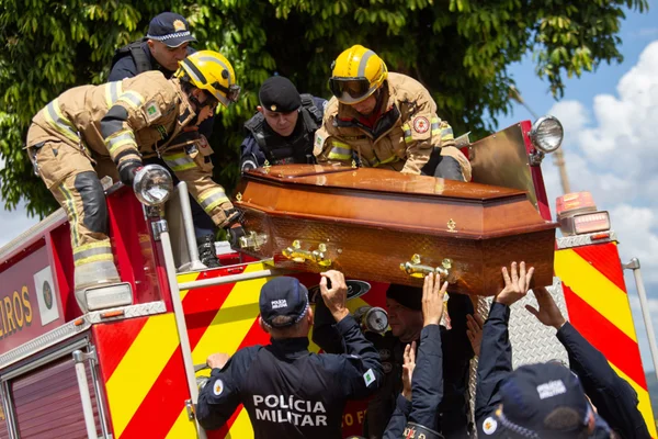 Cortejo funeral policial militar PMDF Yago Monteiro morto por um colega dentro da viatura em brasilia - Metrópoles