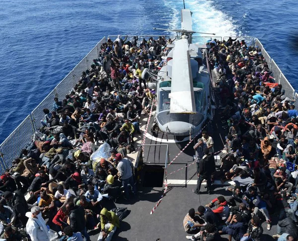 Guarda Costeira da Itália resgata mais de 4,5 mil migrantes no Mediterrâneo