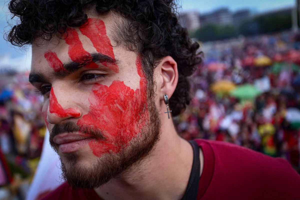 “Soberania e reeleição de Lula”: estudantes fazem ato no Museu da República - imagem 8 “Soberania e reeleição de Lula”: estudantes fazem ato no Museu da República - imagem 8