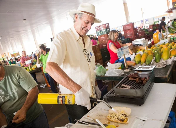 Tradição e simplicidade: conheça quem produz linguiça artesanal no DF
