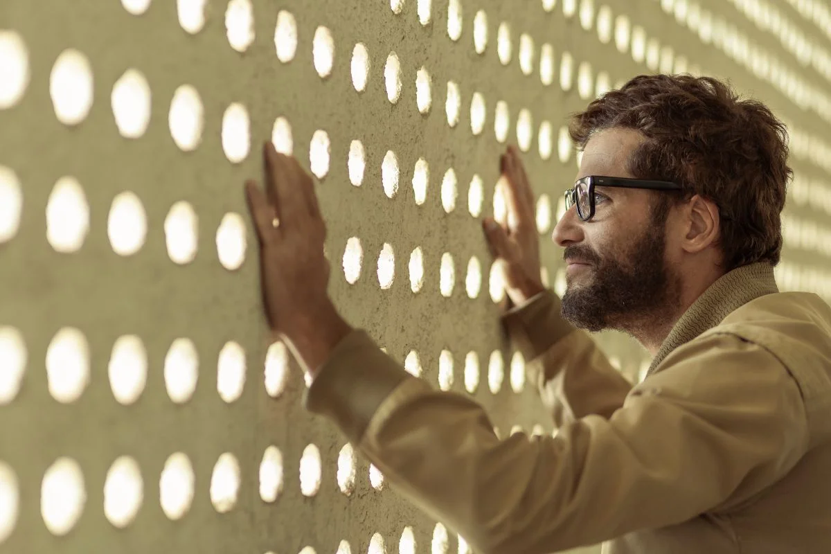 Bruno Gagliasso interpreta Honestino Guimarães no filme que retrata a trajetória do líder estudantil desaparecido em 1973 Bruno Gagliasso interpreta Honestino Guimarães no filme que retrata a trajetória do líder estudantil desaparecido em 1973