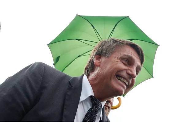 Sem Lula, Bolsonaro lidera intenções de voto nas eleições de outubro