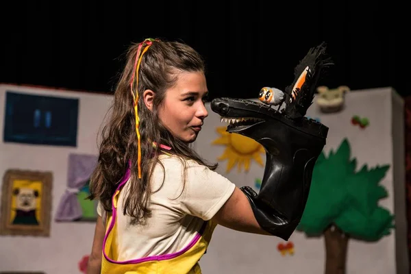 Chapeuzinho Amarelo: grupo brasiliense adapta Chico Buarque no teatro