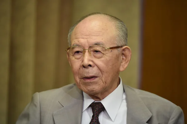 Vencedor do Prêmio Nobel de Física de 2014, o japonês Isamu Akasaki, de 92 anos, morre de pneumonia