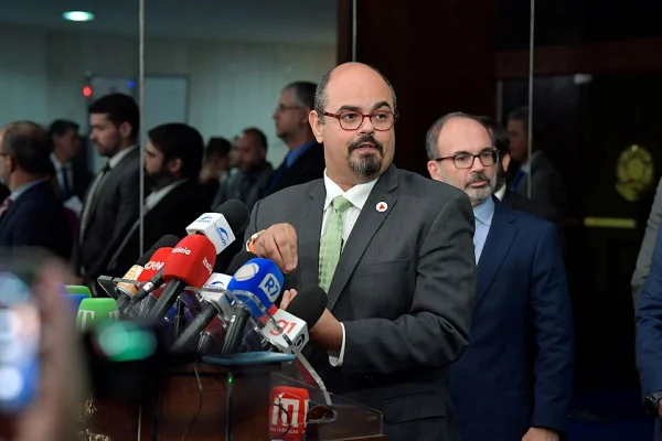 Vice-governador de MG, Mateus Simões