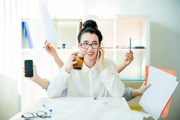 Ser multitarefa é uma grande roubada. Aprenda a otimizar o seu tempo