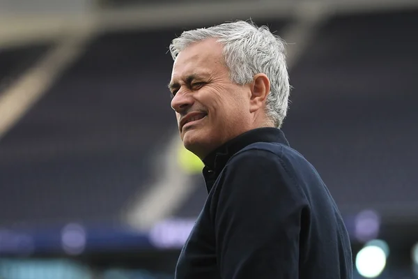 Mourinho reencontra vitórias e agora se torna “rival” do Chelsea