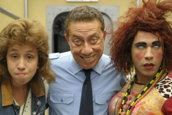 Foto colorida do elenco de Zorra Total, da Globo - Metrópoles