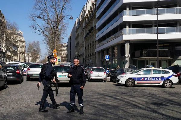 Bomba explode no escritório do FMI da França e deixa um ferido