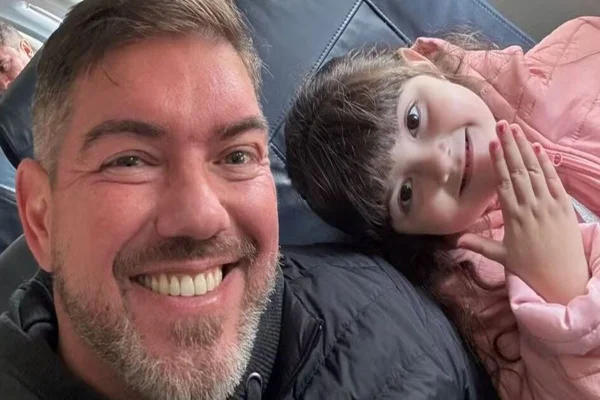 Imagem colorida de Rafael Fernando dos Santos e a filha Liz estavam em avião da Voepass que caiu em Vinhedo - Metrópoles