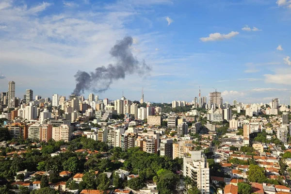 Incêndio no Galpão do Limão, zona norte de São Paulo. - Metrópoles