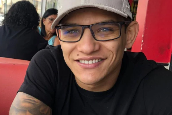 Primo de MC Gui, Kauan Castanheira está desaparevido após ser abordado e levado por bandidos, quando dirigia uma van com uma carga avaliada em R$ 10 mil