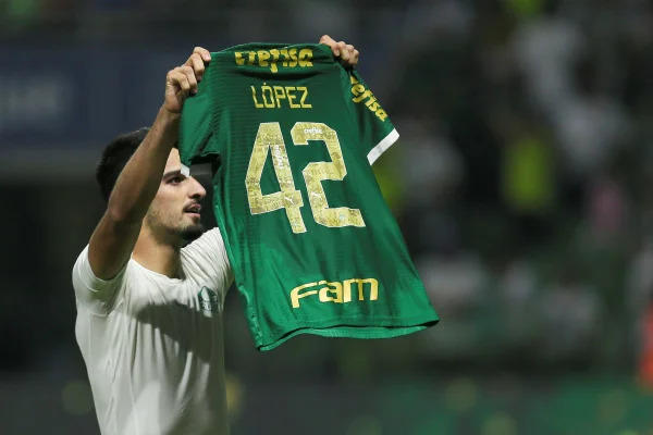 Foto colorida Flaco López