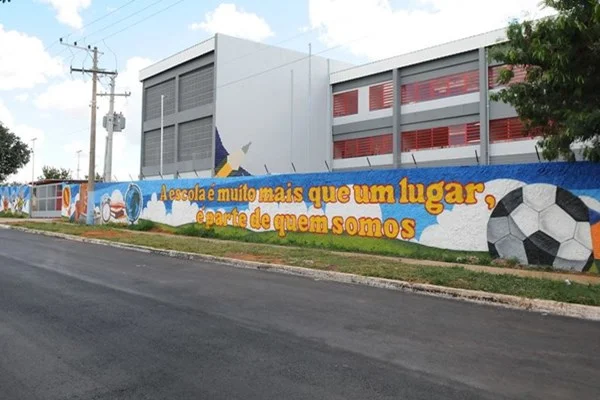 Fotografia da fachada da Escola Classe 52 de Taguatinga
