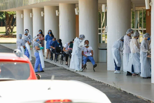 Universidade Federal de Goiás faz testagem da covid-19 em alunos e servidores