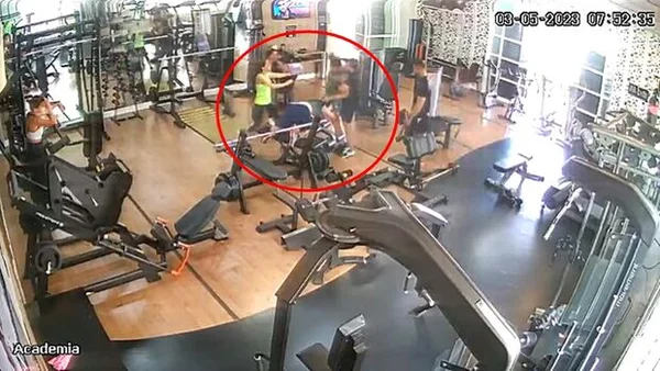 Vídeo: morador apanha de subsíndico por andar com cachorro no elevador