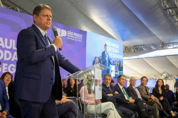Governador de São Paulo, Tarcísio de Freitas, no Comando Geral da Polícia Militar do Estado - Metrópoles