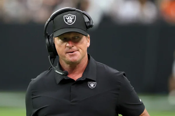 Racismo, homofobia e machismo: após polêmica, técnico da NFL abandona o cargo
