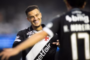 Coutinho marcou duas vezes no confronto