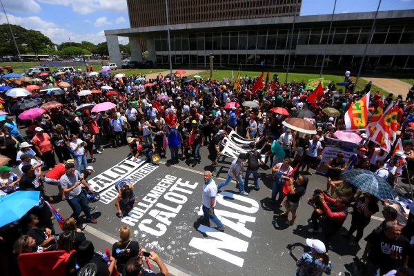 Pressão: 150 mil servidores cobrarão na Justiça 3ª parcela do reajuste