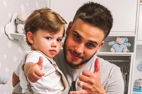 Após bombar no Instagram, bebê de Jonathan Couto estreia no YouTube