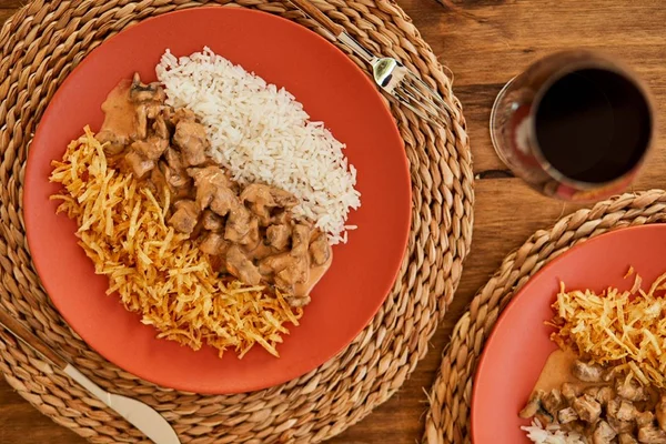 Fácil e apetitoso: aprenda a fazer o infalível estrogonofe de carne