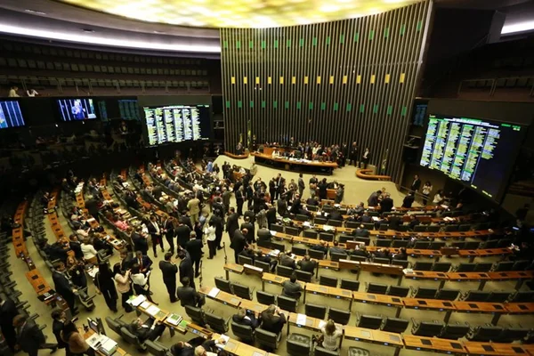 Parlamentares avaliam que reforma política não foi a ideal