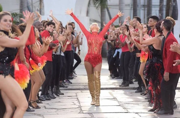 Xuxa dá bronca em diretor do “Dancing Brasil” ao vivo