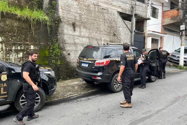 PF investiga rede de ódio contra LGBTQIA+ com milhões de acessos