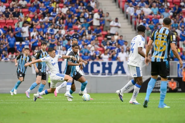 Sinisterra empata para o Cruzeiro contra o Grêmio no Mané Garrincha - destaque galeria Sinisterra empata para o Cruzeiro contra o Grêmio no Mané Garrincha - destaque galeria
