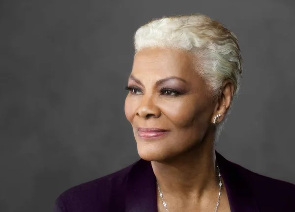 Dionne Warwick se apresenta em Brasília no mês de agosto