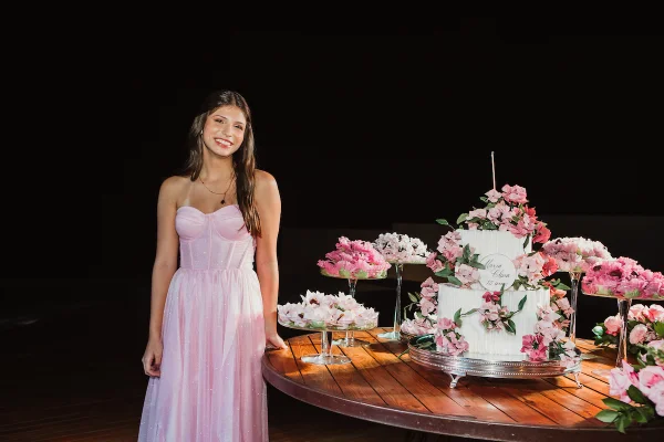 Maria Clara Pena celebra os 15 anos em noite memorável no Lago Sul