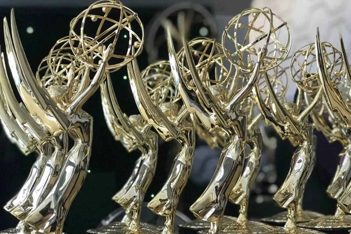 Emmy 2026 revela indicados de suas principais categorias: saiba quando e onde acompanhar a cerimônia de anúncio global
